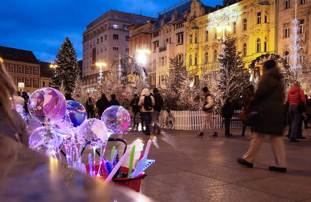 Zagreb: Zagrebački Advent na Trgu bana Jelačića