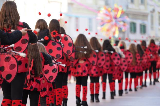 FOTO Najslađa galerija danas - Riječkim karnevalom prošetalo tisuće maškara