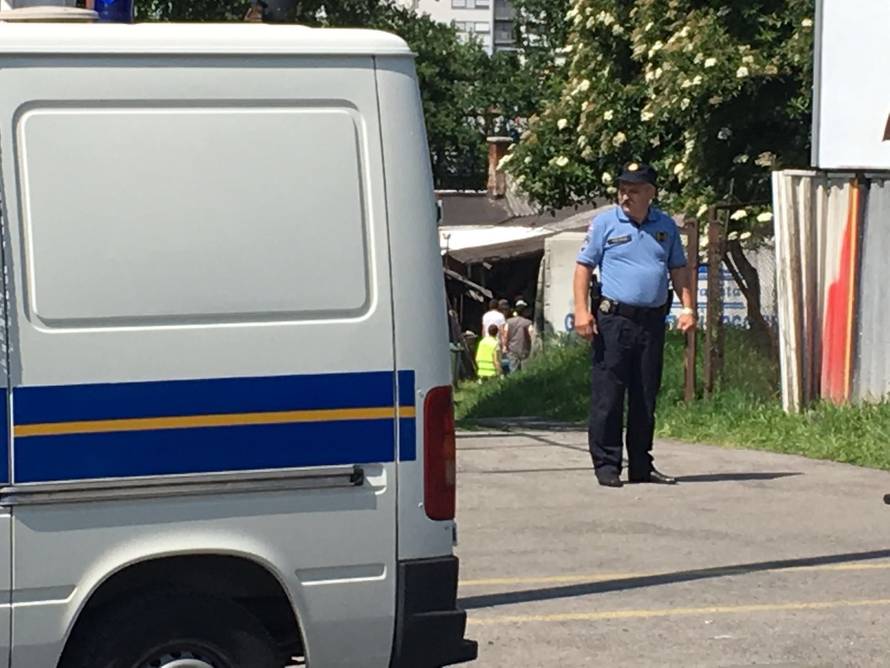 Drama u Zagrebu: Došli su ih deložirati 60 policajaca i bageri