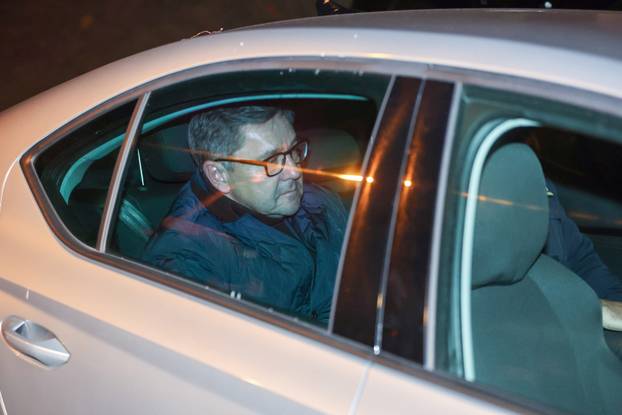 Zagreb: Izlazak Andrije Mikulića i inspektora iz kuće nakon opsežne pretrage