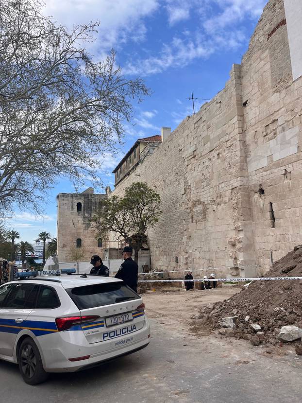 FOTO Prikliještila ga kamena gromada u Splitu: 'Zapomagao je, otkopavali su ga i rukama...'