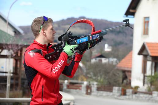 Legovi&cacute; i Crnkovi&cacute; daleko od medalje u biatlonu, &ccaron;etvero Hrvata ispalo u kvalifikacijama