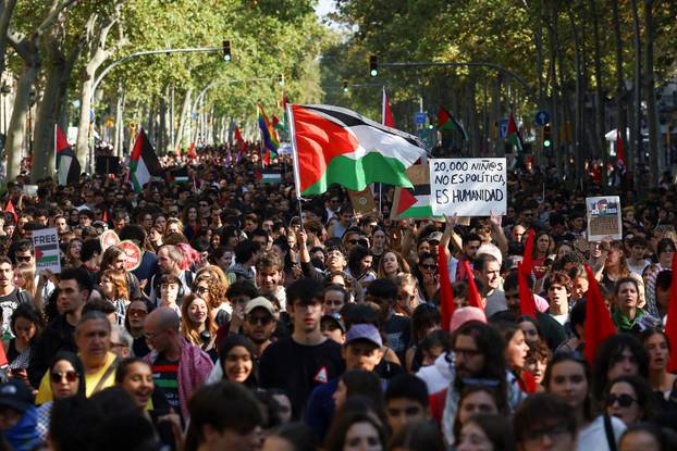 Spanish unions call a general strike in solidarity with Palestinians in Gaza, in Barcelona