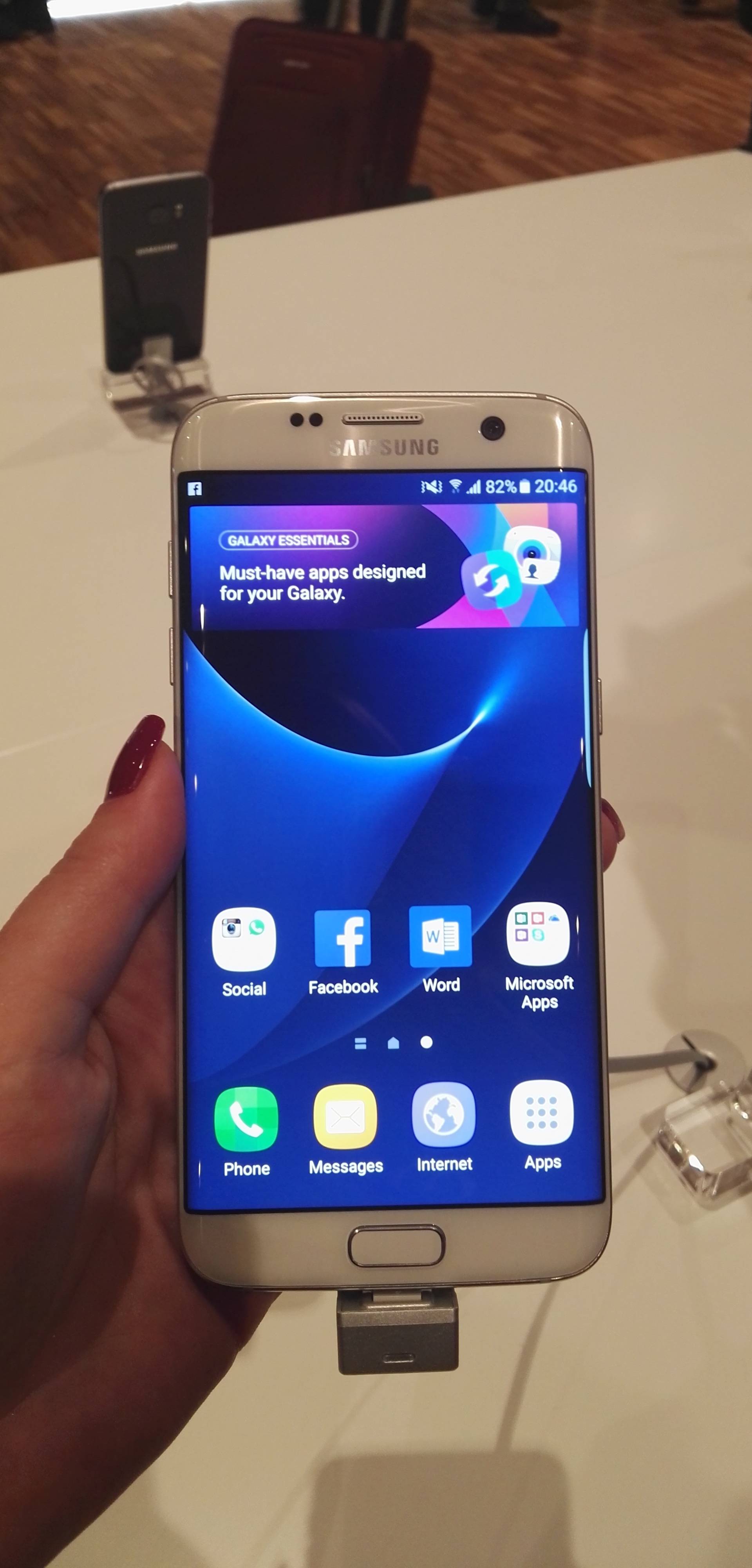 Je li bolje kupiti Galaxy S7 odmah ili pričekati iPhone 7?