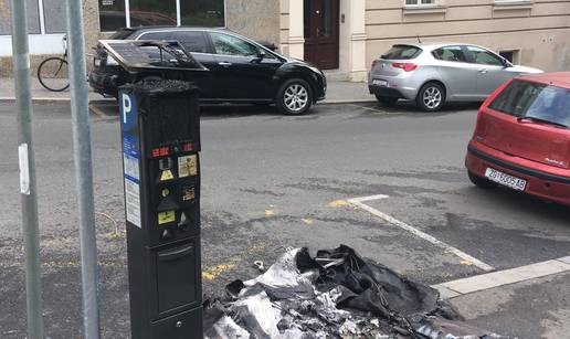 U požaru kontejnera zapalio se i aparat za naplatu parkinga...