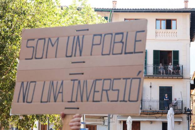 Protest against mass tourism and gentrification in the Balearic Islands, in Soller
