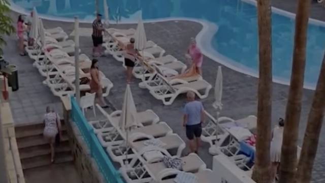 Rat ležaljki za sunčanje: Turisti navalili na bazen kako bi si osigurali mjesto