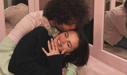 Alergična na zaručnika? Selena Gomez dobila osip nakon prvog poljupca s Bennyjem Blancom