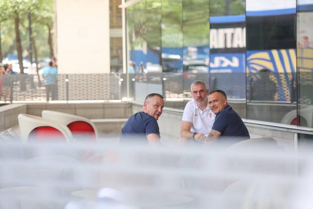 SP2026 Dallas: Marijan Kustić i Stipe Pletikosa na terasi hotela W gdje se nalaze i igrači