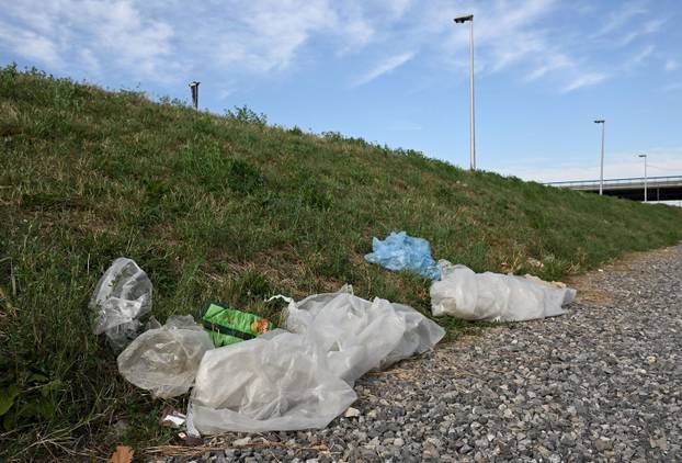 Zagreb: Nakon koncerta Thompsona još ima smeća oko Hipodroma