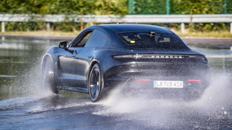 Porsche Taycan najdužim driftom srušio svjetski rekord