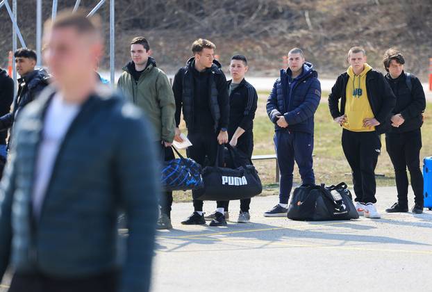 Ministar Anušić i general Kundid na prvom danu TVO-a na Slunju