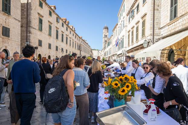 Dubrovnik: Tradicionalna Dubrovačka trpeza na Stradunu 