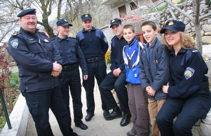 Božiće darivali Polaznici Policijske akademije iz ZG