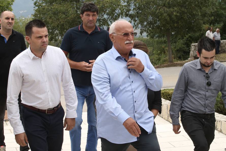 Imotska krajina oprostila se od svoga komodora Ivice Tolića