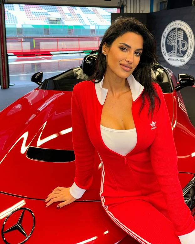 FOTO Modrićev suigrač ljubi 10 godina stariju bujnu voditeljicu