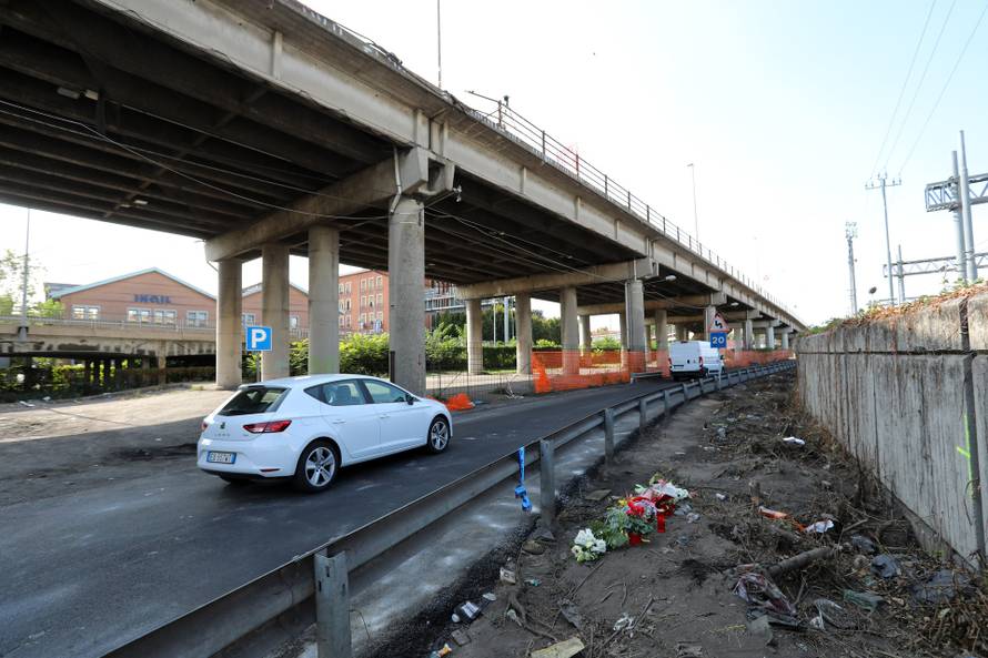 Mestre: Cvijeće na mjestu pogibije putnika iz autobusa