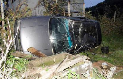 Vento završio na 'brajdi', a mladići lakše ozlijeđeni