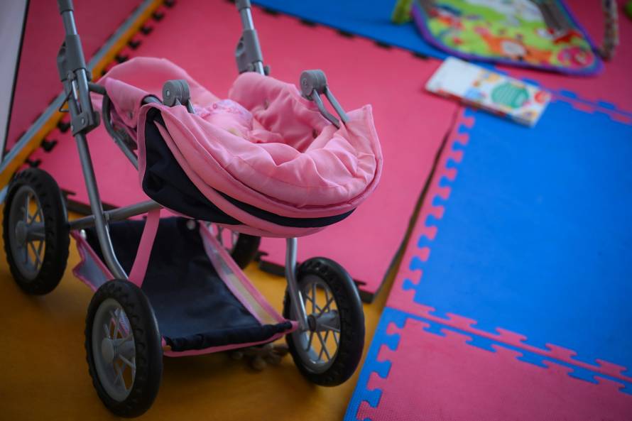 24SATA Zagreb: Reportaža s maloljetnim majkama koje žive u Nazorovoj s bebama