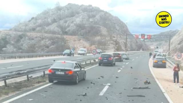 Dvoje mrtvih kod Svetog Roka! Scene užasa na autocesti: Motor auta izletio na suprotnu traku