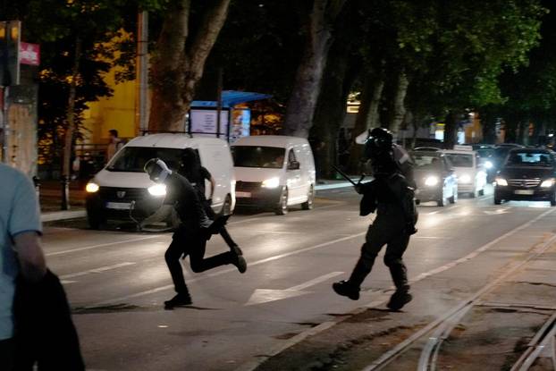 Neredi u Beogradu, sukobili se prosvjednici i policija