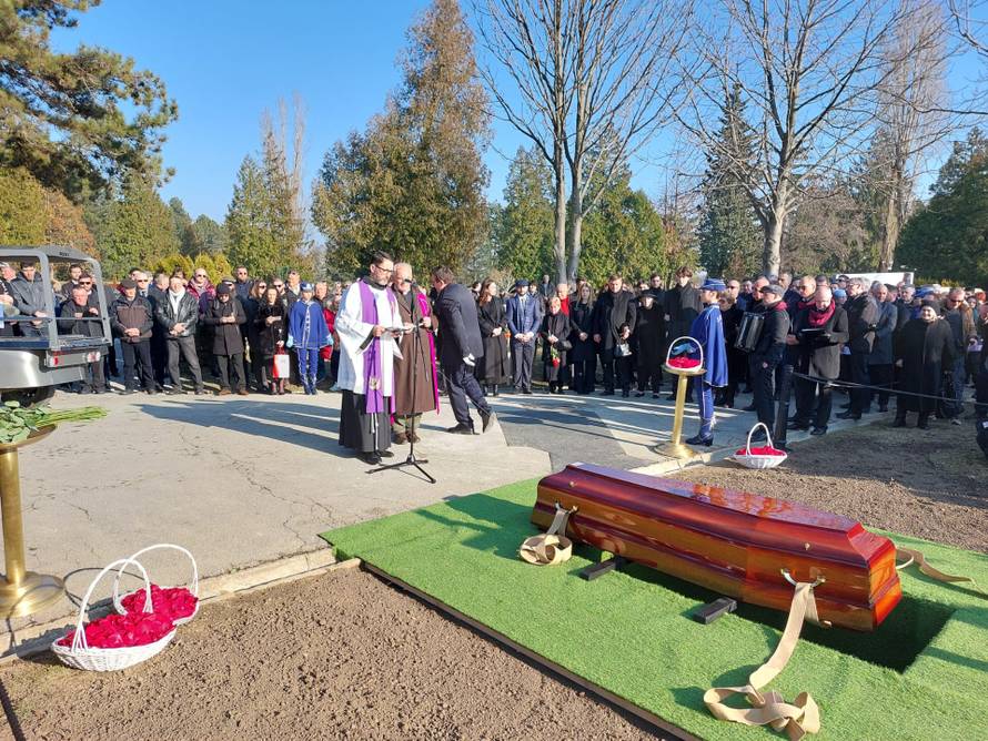 Legendarni trener Ćiro Blažević pokopan na Aleji velikana na Mirogoju: Stotine ga ispratile