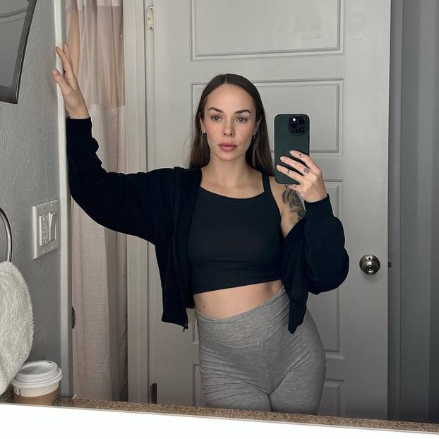 FOTO Najjači čovjek na svijetu ima 206 cm, a ljubi konobaricu od 157 cm. Tragedija ih zbližila...