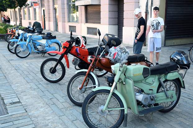 Sisak: Oldtimer klub Sisak organizirao 7. Tomos susret