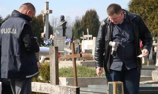 Vandali uništili kip Majke Božje i okrenuli križeve