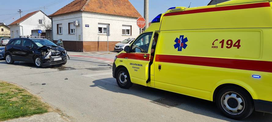 Slavonski Brod: Sudarila se dva auta, zbog vozačice stigla Hitna