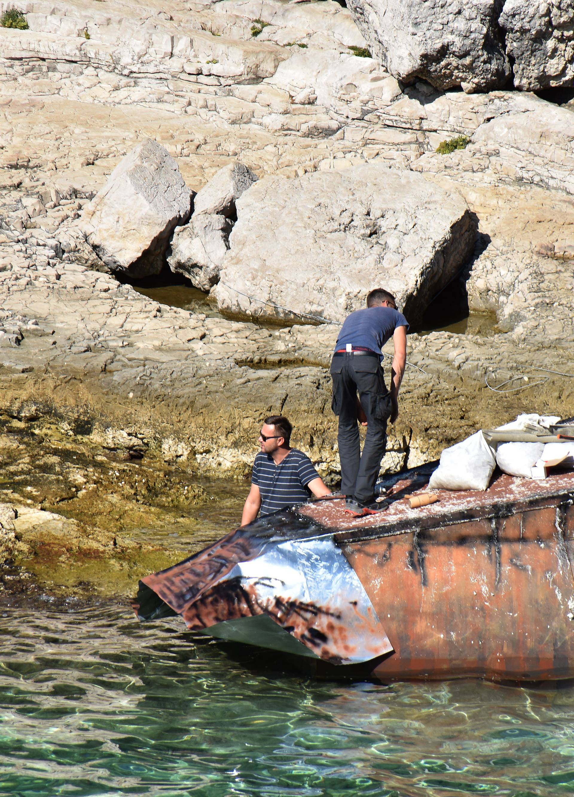 Ratna zona u Puli: Na plažu se 'nasukao' 30-metarski U-boot