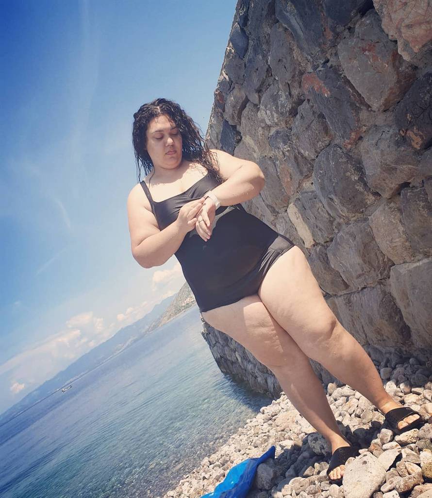 Odvažila se: I Josipa se skinula u badić, a kaže da 'radi' na bebi