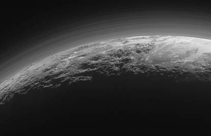 Planine na bizarnom Plutonu vjerojatno su ledeni vulkani