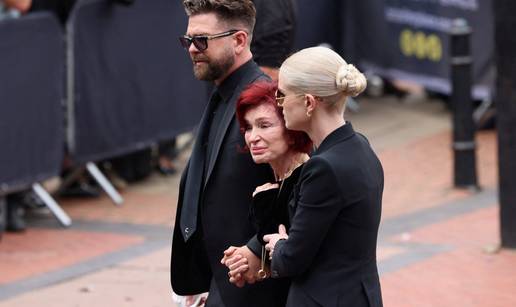 FOTO Birmingham se oprašta od Ozzyja: Fanovi mu odaju počast, shrvana Sharon je u suzama...