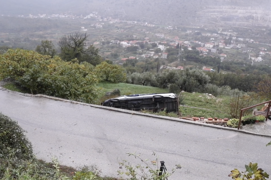 Gornje Sitno: Školski kombi sletio s ceste kod Splita, djeca prevezena u bolnicu