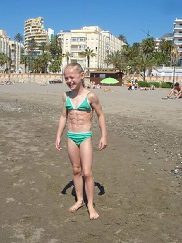 FOTO Fitness ikona ruši sve nerealne standarde ljepote: Evo što se krije iza savršenog tijela
