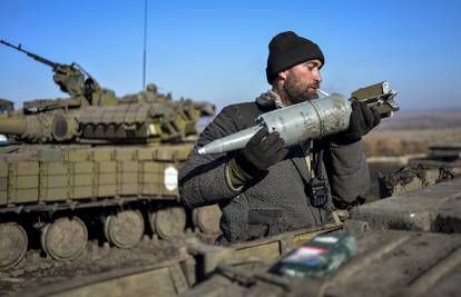 Borbe, mrtvi, ranjeni...primirje u Ukrajini u velikoj opasnosti