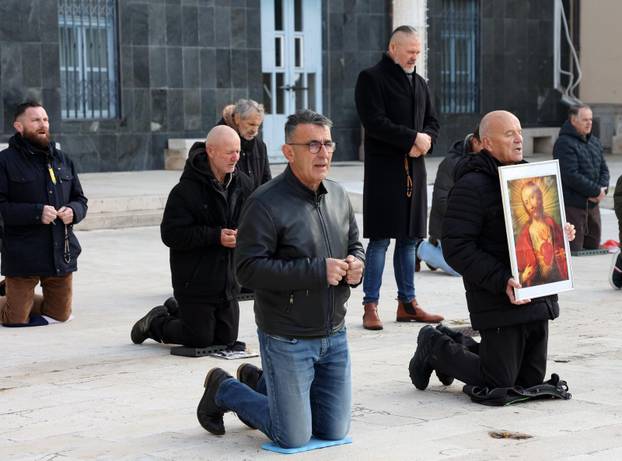 Šibenik: Muška molitva krunice