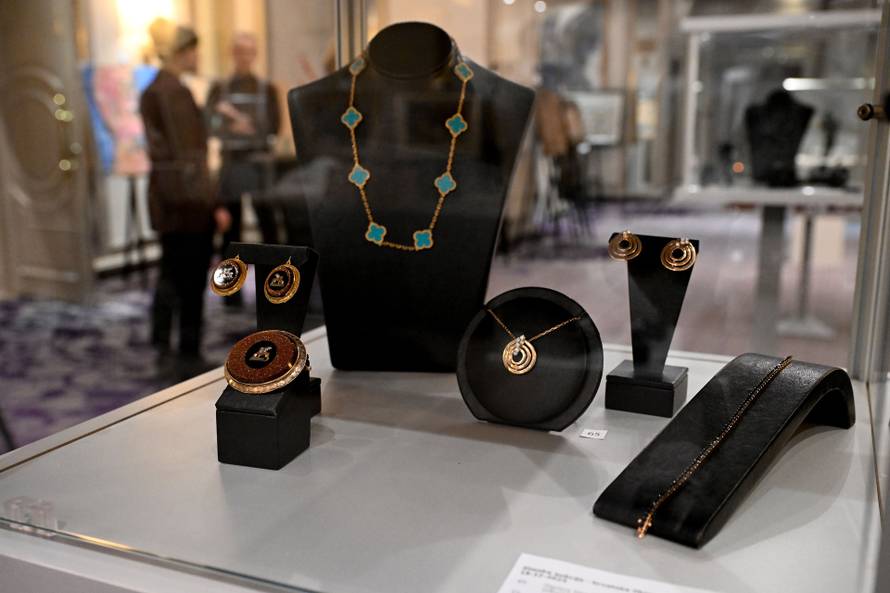 Zagreb: U Hotelu Sheraton izložena su razna umjetnička djela uoči Zimske aukcije aukcijske kuće Artmark Croatia