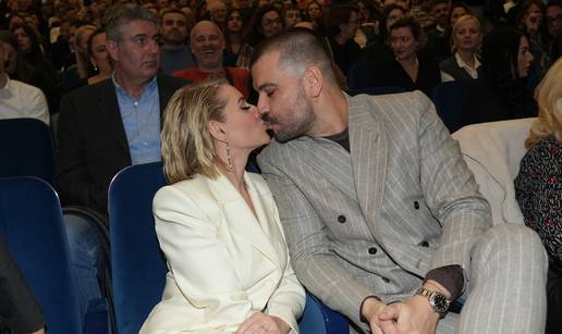 An&dstrok;elka se ljubila sa suprugom na premijeri hit filma 'Svadba': Ovako je krenula njihova pri&ccaron;a