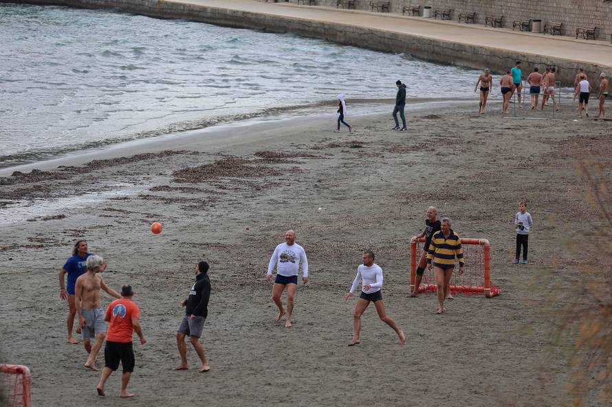 Split: Unatoč kiši na Bačvicama je bila gužva