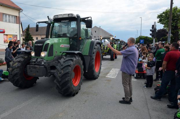 Utrka traktora na Festivalu GraÅ¡evine u Kutjevu