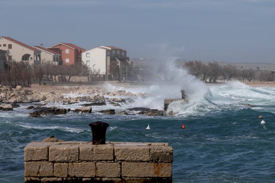 Ražanac: Jaka bura u Velebitskom kanalu