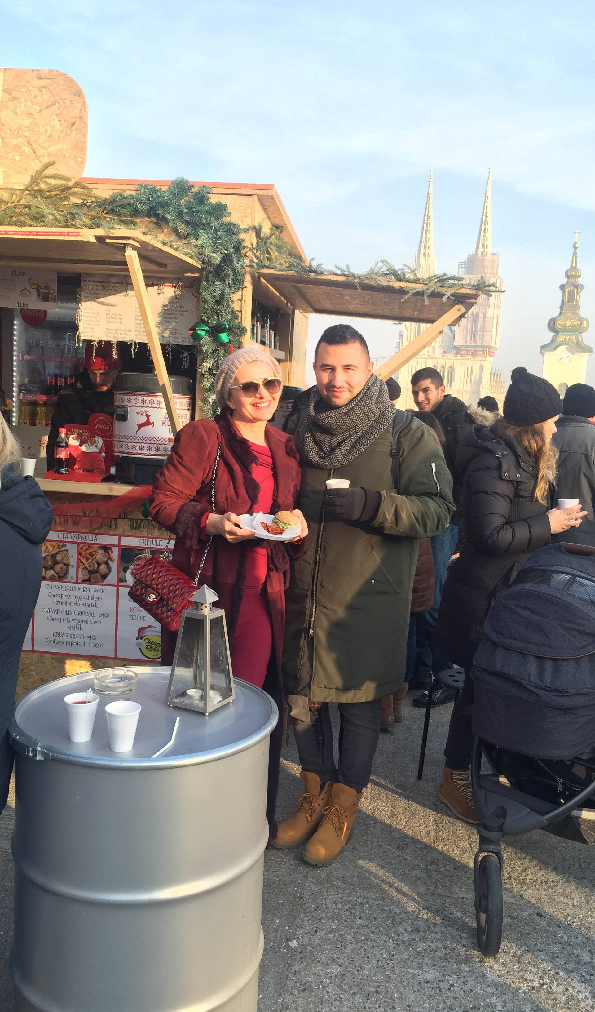 Zlatko Mateša s djevojkom uživao na Adventu u Zagrebu