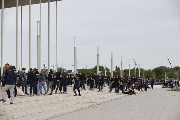 Osijek: Dolazak navijača na finale Hrvatskog nogometnog kupa
