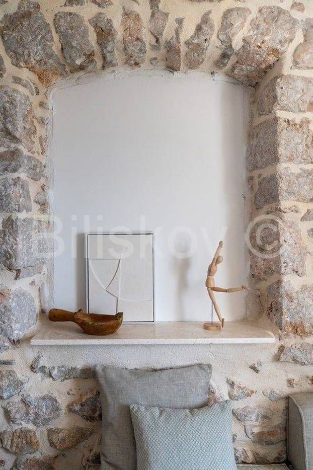 FOTO Stančić od 19 m2 na Braču prodaju za 'paprenu' cifru. Ima i prostor za jogu. Zavirite u njega