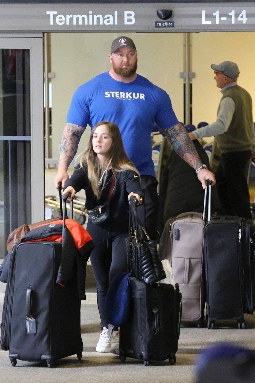 Strongman HafÃ¾Ã³r JÃºlÃ­us BjÃ¶rnsson arrives to LAX with his wife Kelsey Henson