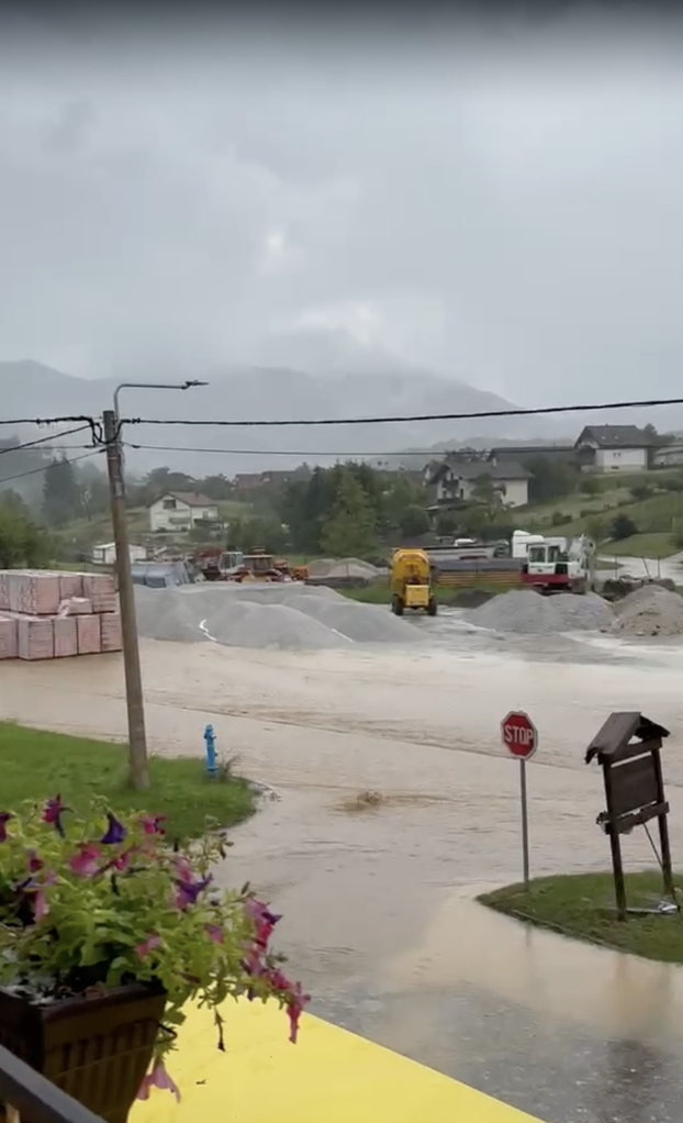 FOTO Ovo su posljedice oluje na sjeveru Hrvatske: Poplavljene ulice,  sve službe izašle na teren