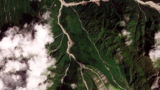 Satellite images show torrent of rock and ice high in Nepalese mountain valley after Nepal-China disaster