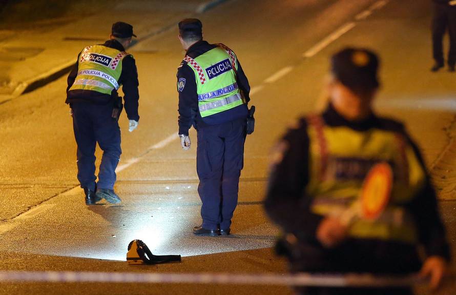 Udarili u drvo i ogradu pa ispali iz auta: Imali su tek 24 godine